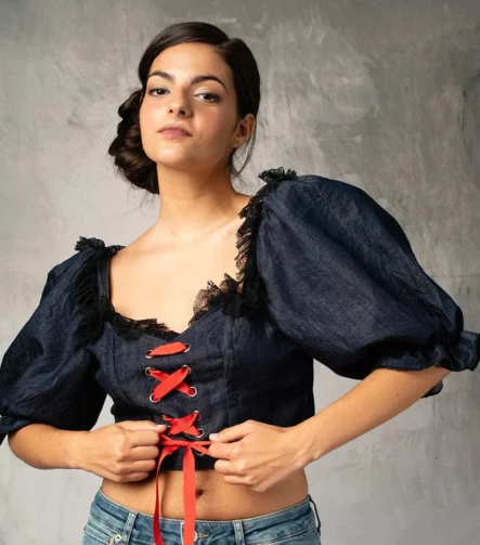 Corsé azul y rojo