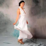 Vestido con escote pronunciado