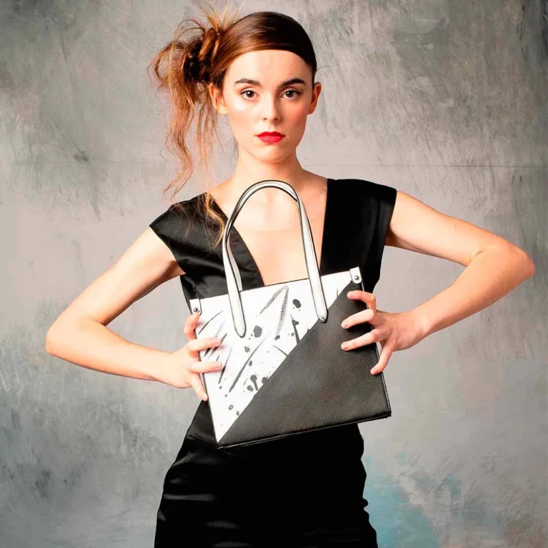 Bolso negro y blanco