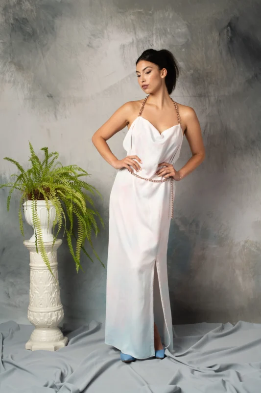 Vestido con cadenas